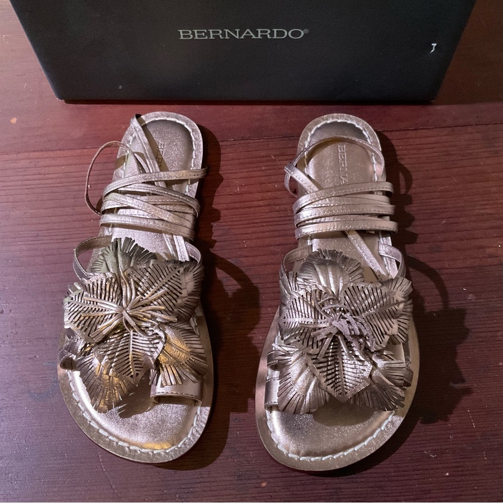 NEW Bernardo MICHELLE platinum antique calf Sz 8 sandals